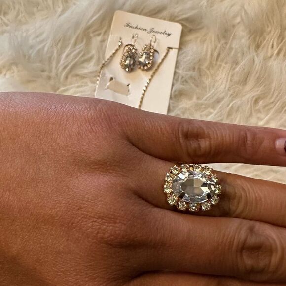 Jewelry Set (Necklace, Ring, Earrings) - Picture 3 of 4